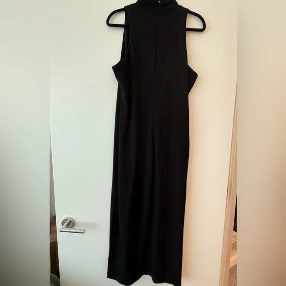 Mock Neck Bodycon Dress - Picture 2 of 3